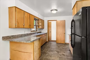 1314 S Park St, Streator, IL 61364 - Photo 8