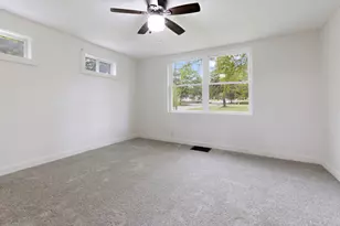 418 Adams St, Rockford, IL 61107 - Photo 4