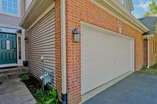 6051 Canterbury Ln, Hoffman Estates, IL 60192 - Photo 2