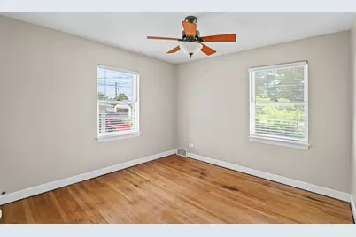 4610 W 97th Place, Oak Lawn, IL 60453 - Photo 6