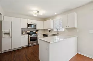 6763 Roanoake Ct, Gurnee, IL 60031 - Photo 8