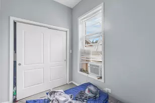 2243 S Sawyer Ave, Chicago, IL 60623 - Photo 20