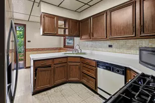 5325 W Berteau Ave, Chicago, IL 60641 - Photo 10