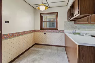 5325 W Berteau Ave, Chicago, IL 60641 - Photo 8