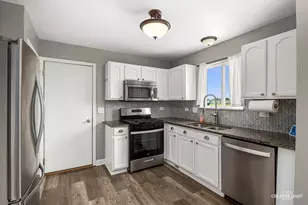 352 Coneflower Dr, Minooka, IL 60447 - Photo 8
