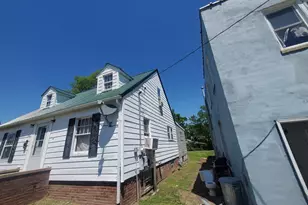326 E Ford St, Harrisburg, IL 62946 - Photo 2