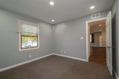 127 S Hawthorne Boulevard, Mundelein, IL 60060 - Photo 22