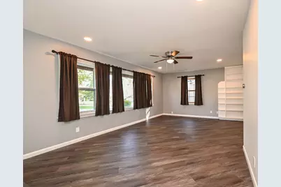 127 S Hawthorne Boulevard, Mundelein, IL 60060 - Photo 6