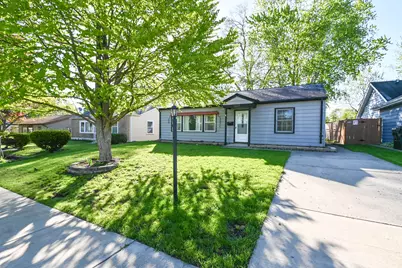 127 S Hawthorne Boulevard, Mundelein, IL 60060 - Photo 2