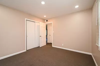 127 S Hawthorne Boulevard, Mundelein, IL 60060 - Photo 24