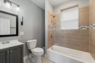 7515 S Essex Ave, Chicago, IL 60649 - Photo 12