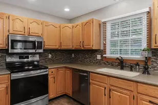 3203 Eagle Crest Rd, Bloomington, IL 61704 - Photo 10