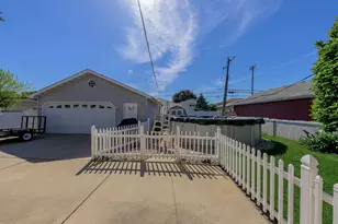 12912 W Playfield Dr, Crestwood, IL 60418 - Photo 16