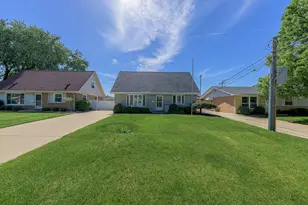 12912 W Playfield Dr, Crestwood, IL 60418 - Photo 2