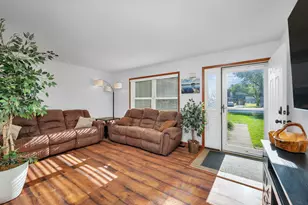 209 N Pine St, Gardner, IL 60424 - Photo 6