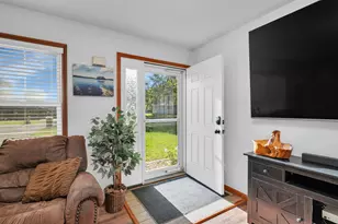 209 N Pine St, Gardner, IL 60424 - Photo 4