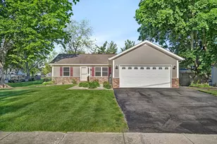 209 N Pine St, Gardner, IL 60424 - Photo 2