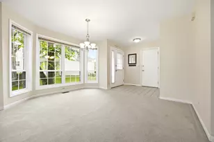 325 Stillwater Ct, Wauconda, IL 60084 - Photo 2