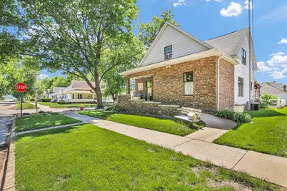 12 S Walnut Street, Villa Grove, IL 61956 - Photo 2