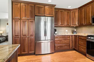 805 E Ironwood Dr, Mount Prospect, IL 60056 - Photo 4