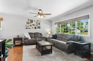 805 E Ironwood Dr, Mount Prospect, IL 60056 - Photo 2