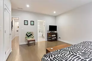 3033 N Clybourn Ave, Chicago, IL 60618 - Photo 18