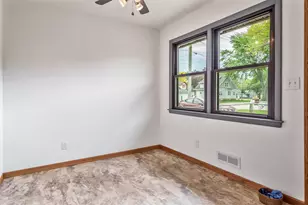 320 E Marshall St, Belvidere, IL 61008 - Photo 8