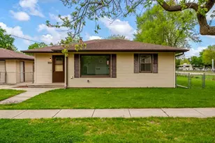 320 E Marshall St, Belvidere, IL 61008 - Photo 1