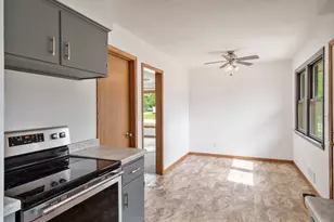 320 E Marshall St, Belvidere, IL 61008 - Photo 14