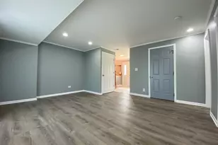 1403 N Sauk Ln, Mount Prospect, IL 60056 - Photo 2