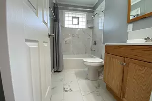 1403 N Sauk Ln, Mount Prospect, IL 60056 - Photo 8