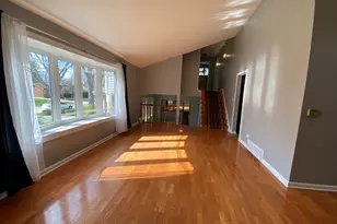 1403 N Sauk Ln, Mount Prospect, IL 60056 - Photo 4