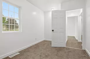 305 Parkway Ct, Gridley, IL 61744 - Photo 12