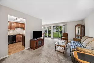 349 Newgate Ct, Schaumburg, IL 60193 - Photo 2
