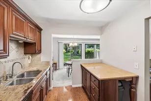 349 Newgate Ct, Schaumburg, IL 60193 - Photo 10