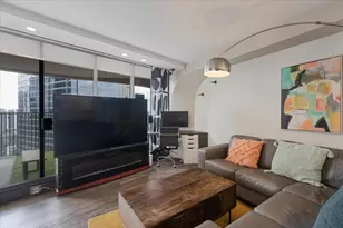 300 N State St, Chicago, IL 60654 - Photo 8