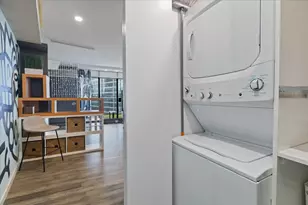 300 N State St, Chicago, IL 60654 - Photo 26