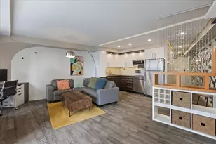 300 N State St, Chicago, IL 60654 - Photo 6
