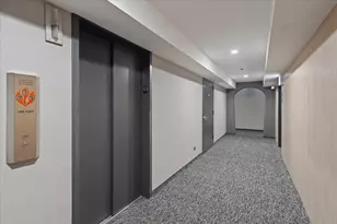 300 N State St, Chicago, IL 60654 - Photo 2