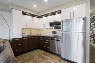 300 N State St, Chicago, IL 60654 - Photo 10