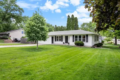 907 Colony Drive, Davenport, IA 52806 - Photo 2