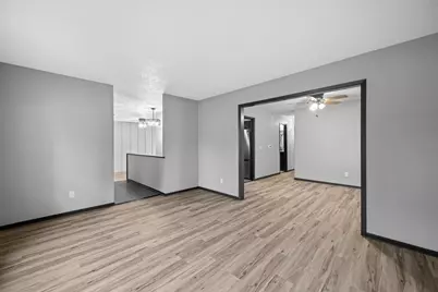 907 Colony Drive, Davenport, IA 52806 - Photo 8