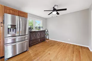 890 Norman Dr, Hoffman Estates, IL 60192 - Photo 10