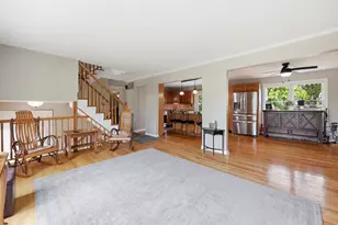 890 Norman Dr, Hoffman Estates, IL 60192 - Photo 4