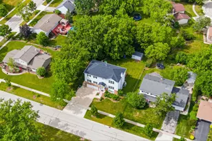 890 Norman Dr, Hoffman Estates, IL 60192 - Photo 2
