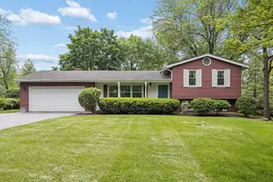 23W081 Red Oak Dr, Glen Ellyn, IL 60137 - Photo 1