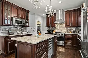2070 Holt Ln, South Elgin, IL 60177 - Photo 6