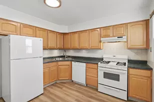 34306 N Birch Ln, Gurnee, IL 60031 - Photo 4