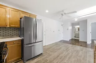 8828 N Leslie Ln, Des Plaines, IL 60016 - Photo 16