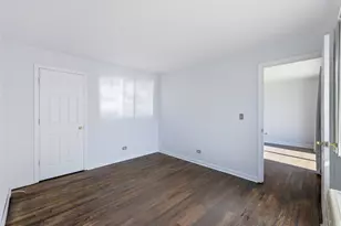 8828 N Leslie Ln, Des Plaines, IL 60016 - Photo 10